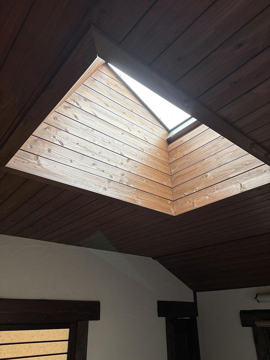 佐用郡佐用町下徳の売買物件/天井窓から光が差し込みます