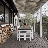 佐用郡佐用町下徳の売買物件/広いバルコニー、奥にはピザ窯もあります