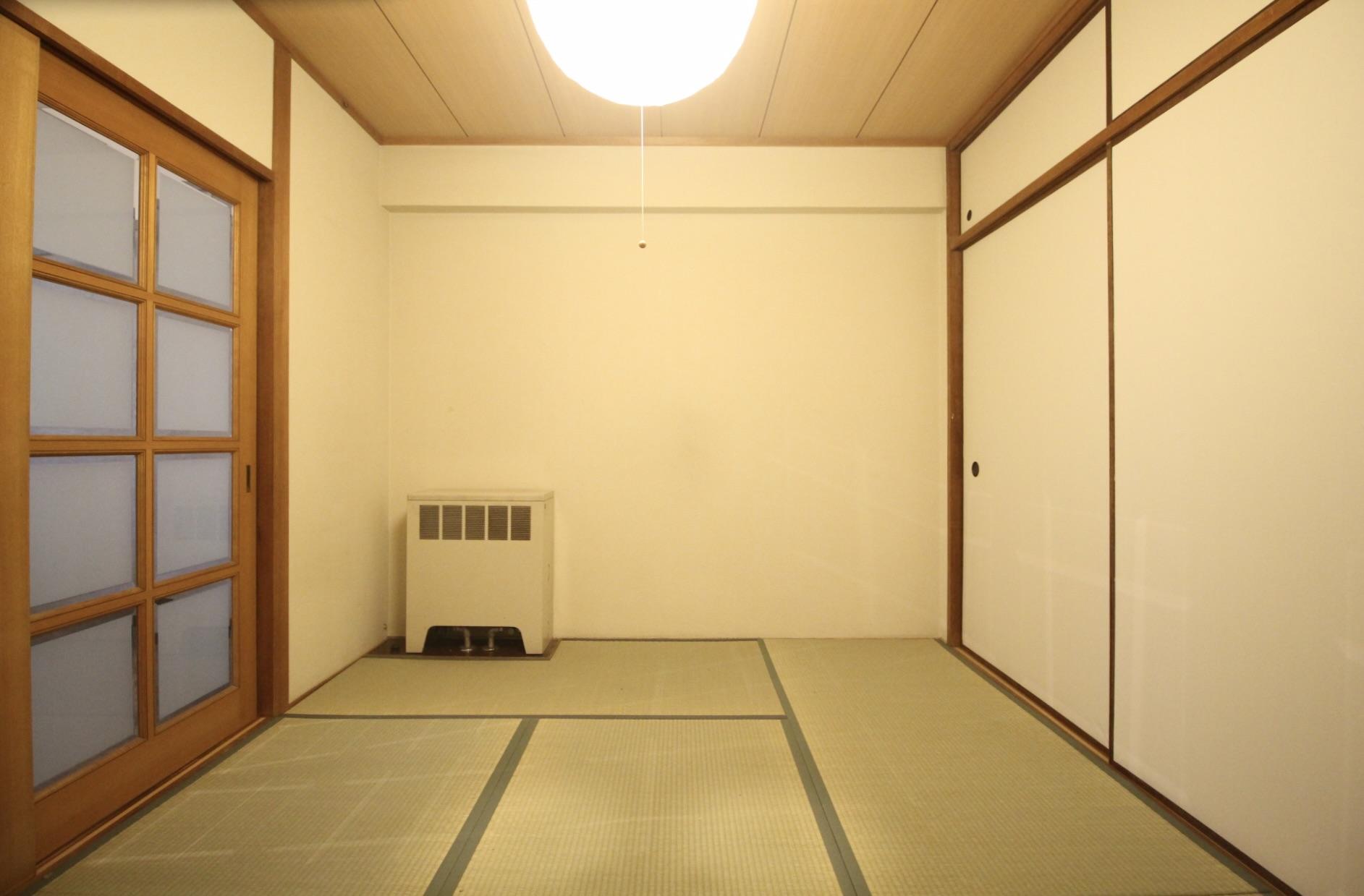 神戸市東灘区御影山手の賃貸物件/円卓やコタツを置いて、ごろごろしたくなる和室。