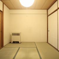 神戸市東灘区御影山手の賃貸物件/円卓やコタツを置いて、ごろごろしたくなる和室。