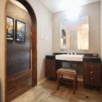 神戸市東灘区御影山手の賃貸物件/アールの開口と、造作洗面。