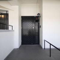 神戸市東灘区御影山手の賃貸物件/この格子や木張りのドア、照明。もはや説明不要。