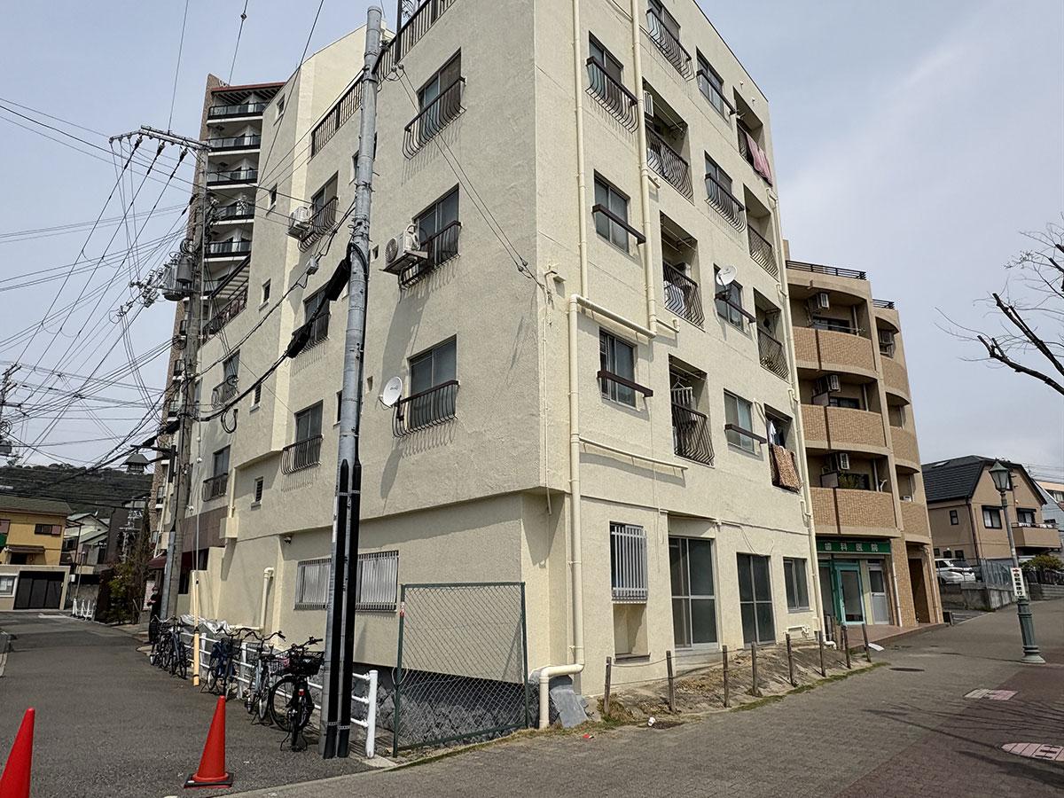 神戸市須磨区天神町の賃貸物件/外観、角地ってのがよいんですよ。1F部分の募集です。