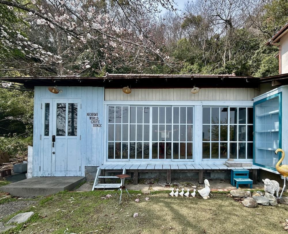 神戸市須磨区上細沢町の売買物件/絵本の中から飛び出してきたかのような可愛らしいパステルカラーのお家