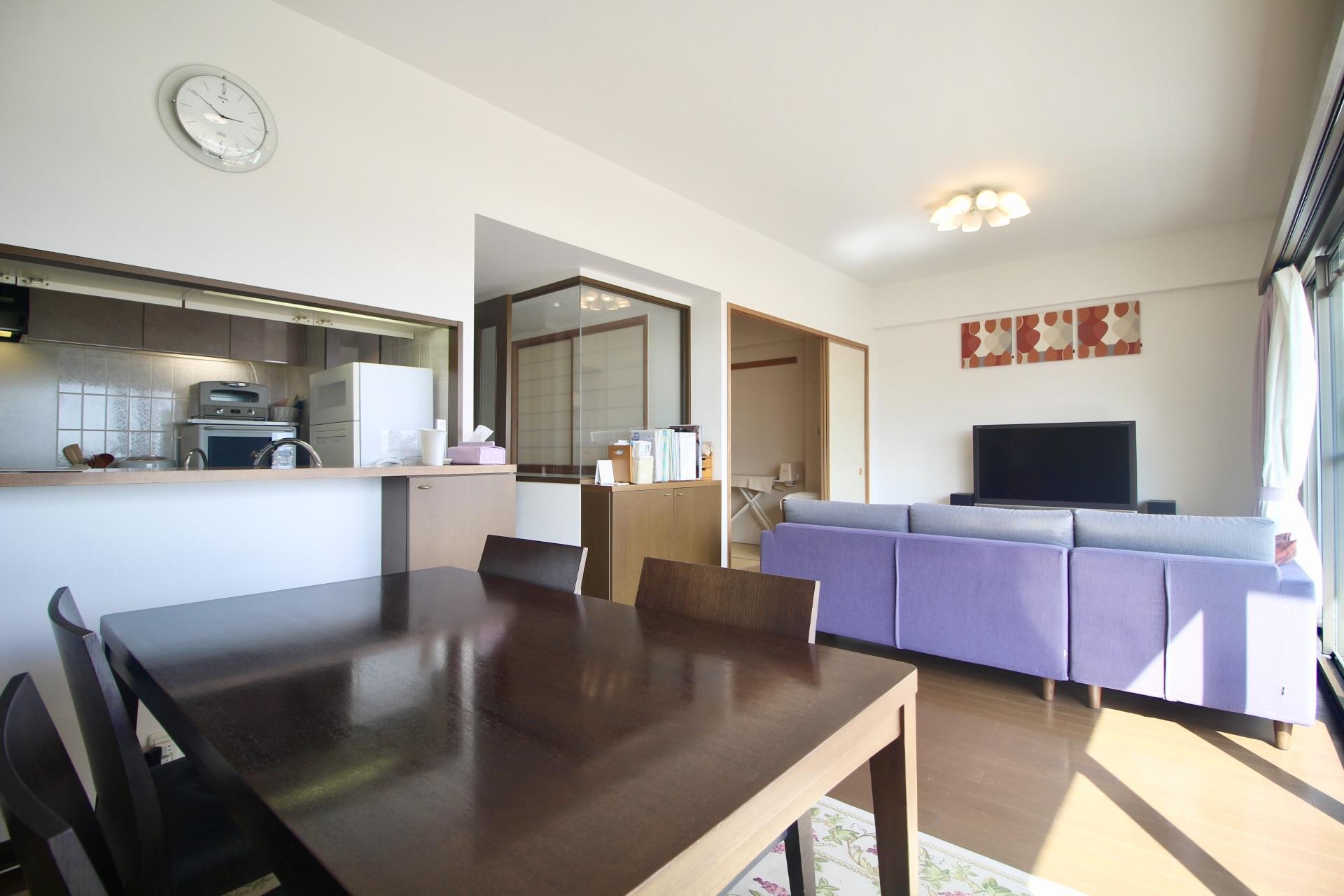 西宮市桜町の売買物件/天井高約2,700mm。抜けのある、ゆとりの空間。