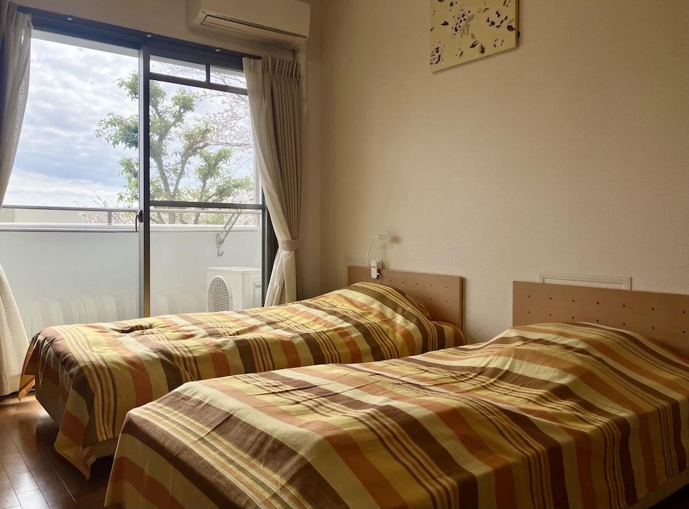 西宮市桜町の売買物件/朝、目が覚めるとこんな寝室だったら、目覚めも良さそう。