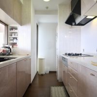 西宮市桜町の売買物件/収納力も抜群。使い勝手の良さそうなキッチン。