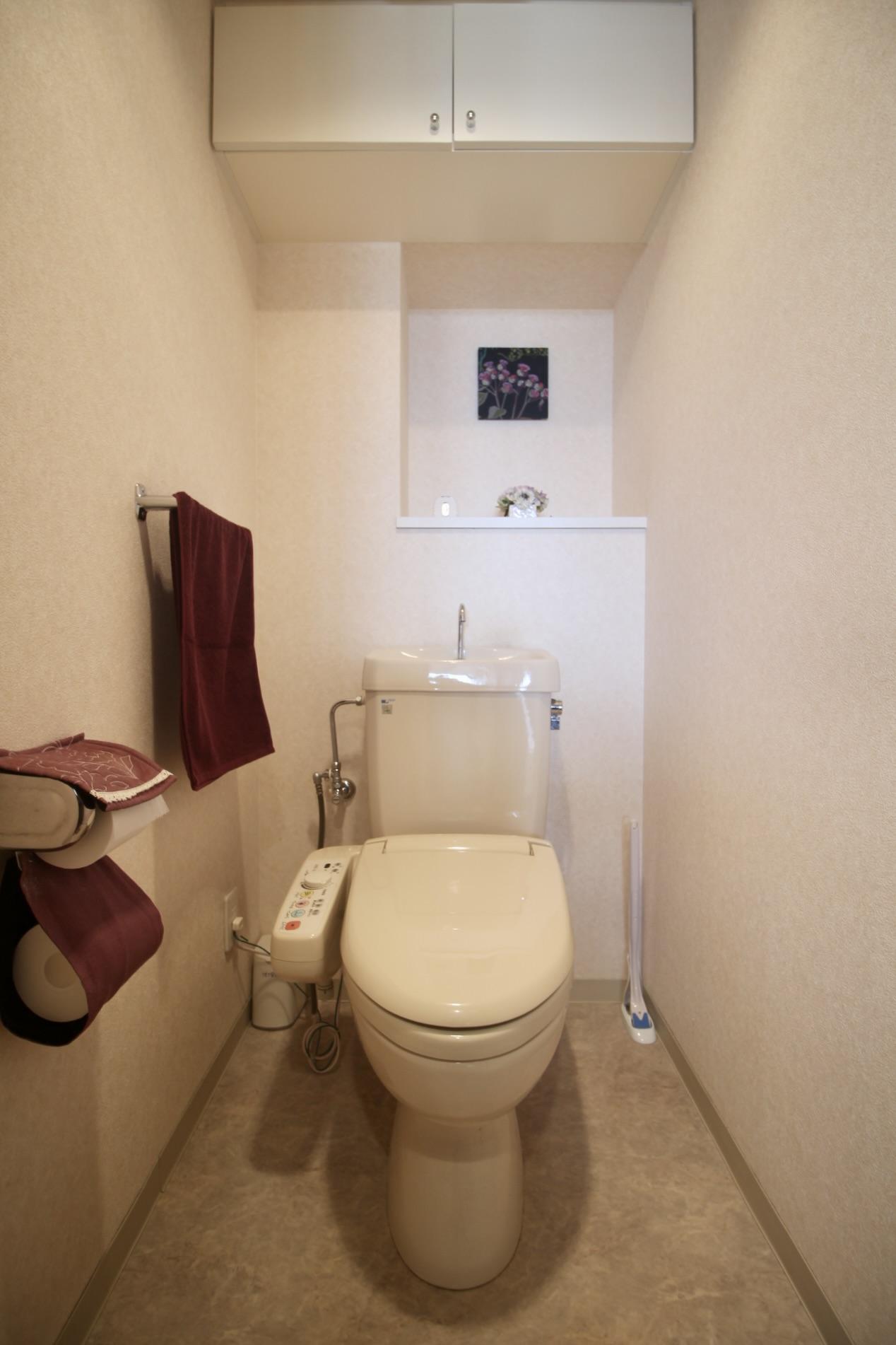 西宮市桜町の売買物件/トイレ。