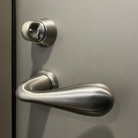 西宮市桜町の売買物件/手に馴染む、このドアハンドル。