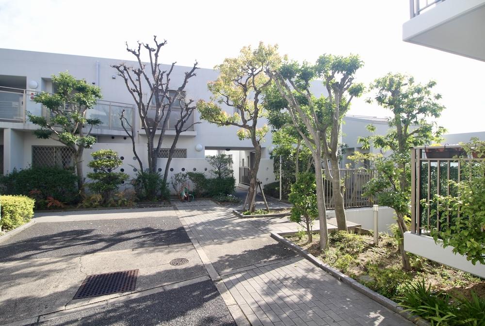 西宮市桜町の売買物件/緑豊かな中庭。
