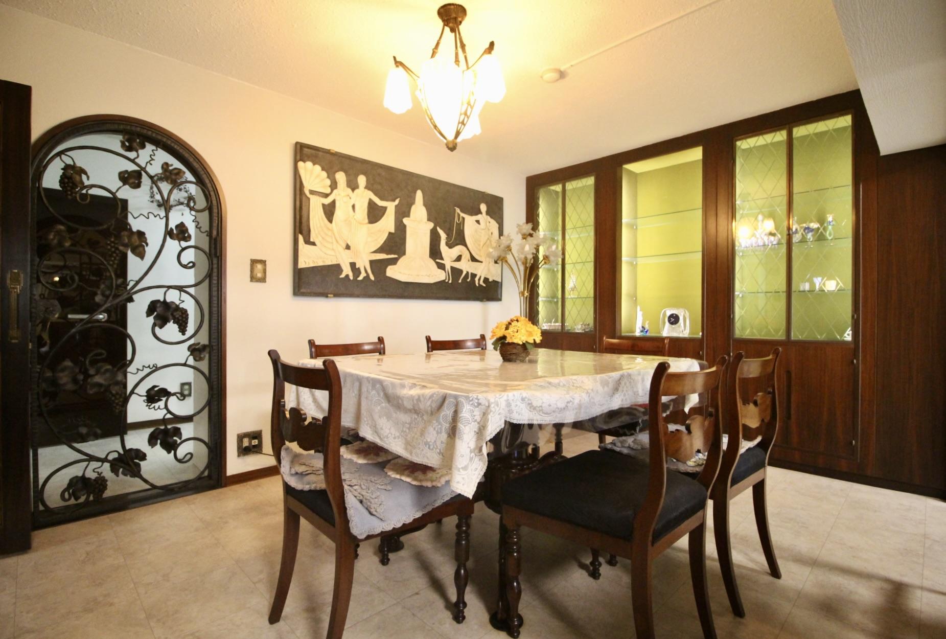 芦屋市平田町の売買物件/優雅な雰囲気のLD。