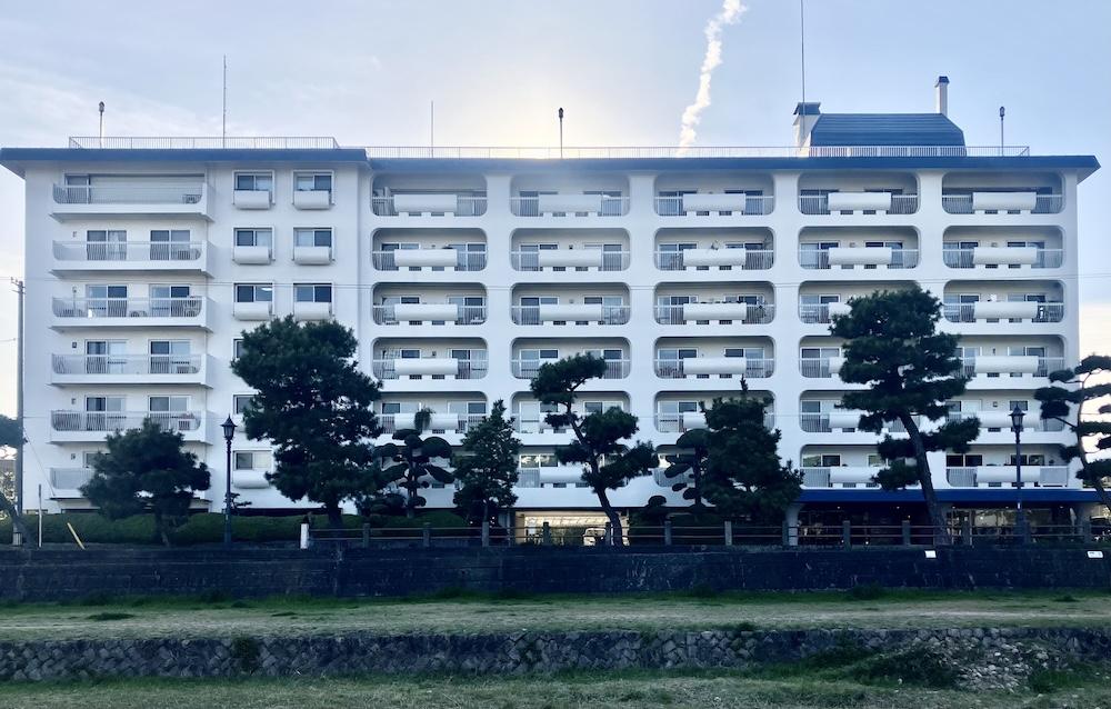 芦屋市平田町の売買物件/このレトロな外観、たまりません。