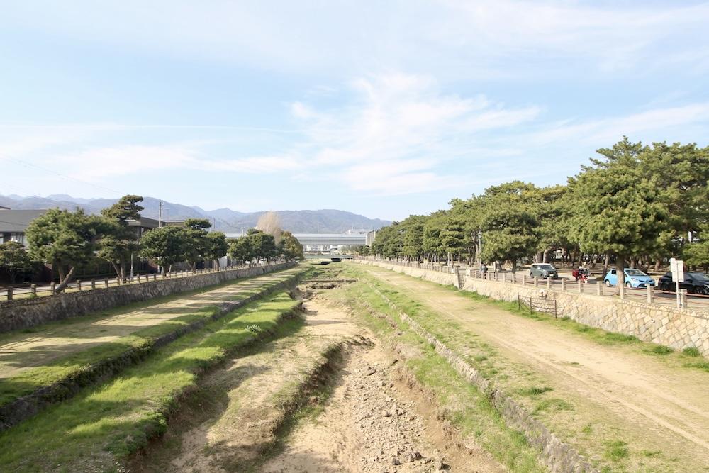 芦屋市平田町の売買物件/川沿いはかなり開けていて、山から浜までしっかり望めます。