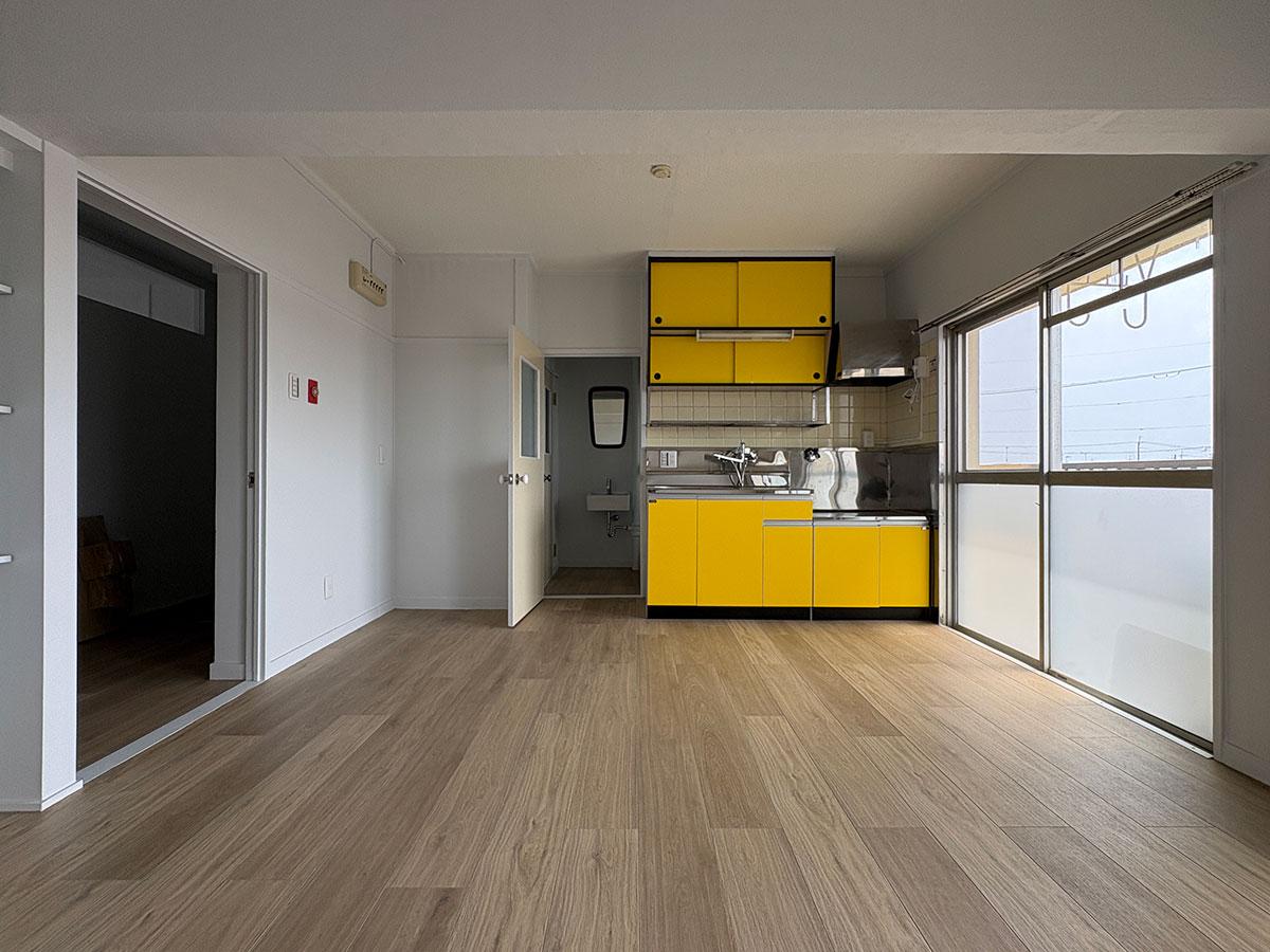 加古郡播磨町北本荘の賃貸物件/LDK、鮮やかな黄色のキッチン