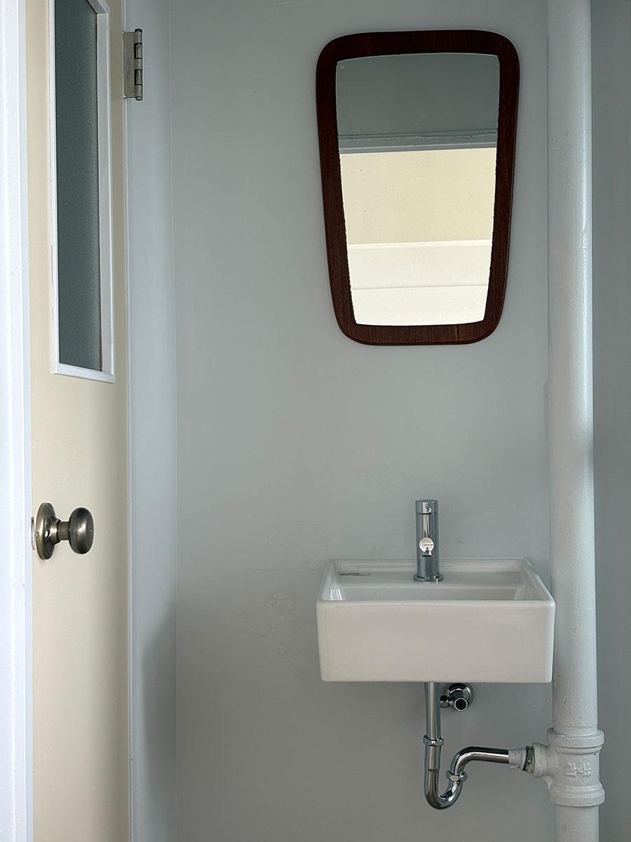 加古郡播磨町北本荘の賃貸物件/洗面の鏡がキュート