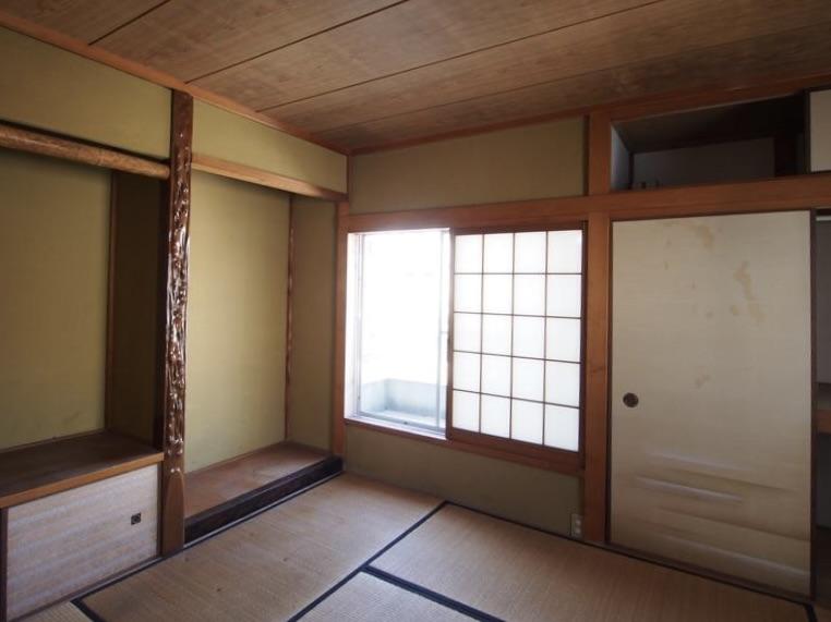 神戸市垂水区塩屋台の売買物件/２階、北側和室、仕上げはちょっと古くなってます