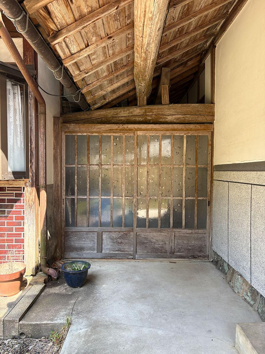 丹波市市島町北岡本の売買物件/通し土間の入り口