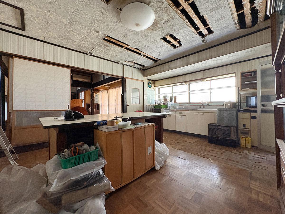 丹波市市島町北岡本の売買物件/ダイニングキッチンは傷みがあります