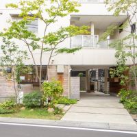 宝塚市高司の賃貸物件/1階にはカフェが入っています