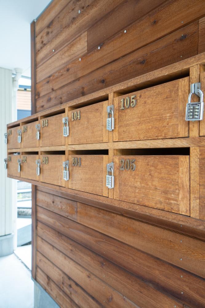 宝塚市高司の賃貸物件/木製の集合ポスト