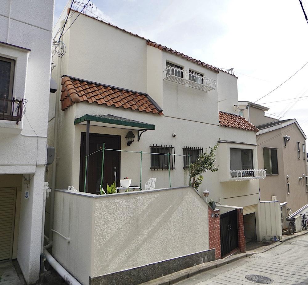 神戸市灘区赤松町の売買物件/洋風レトロな外観