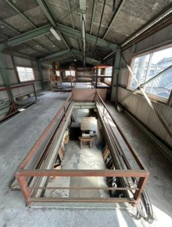 たつの市龍野町北龍野の売買物件/２階の倉庫スペースとホイストクレーン