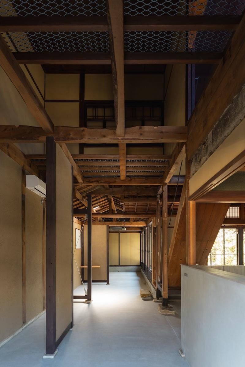 三田市三田町の賃貸物件/玄関からずどーんと、高さも奥行きも広がる通り土間