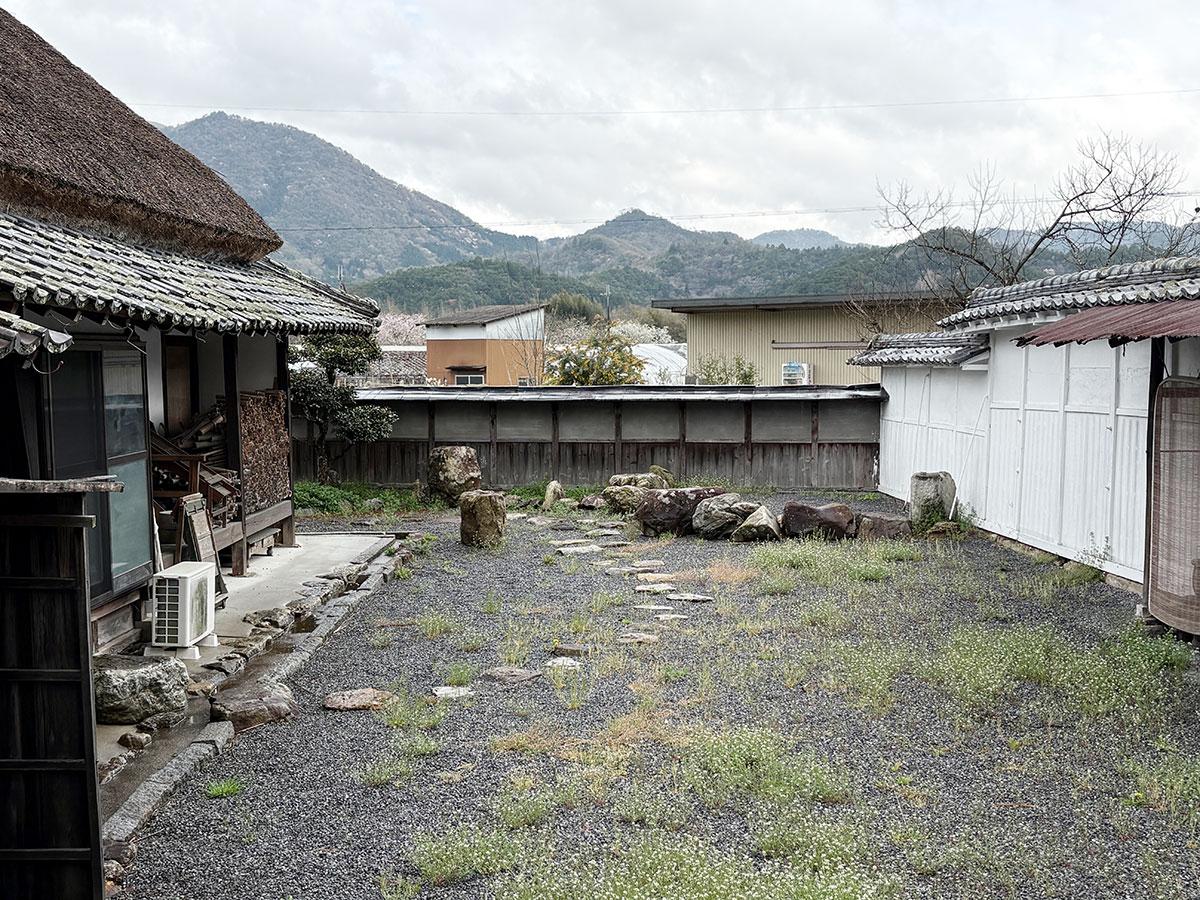 丹波篠山市北嶋の売買物件/ひろーい中庭