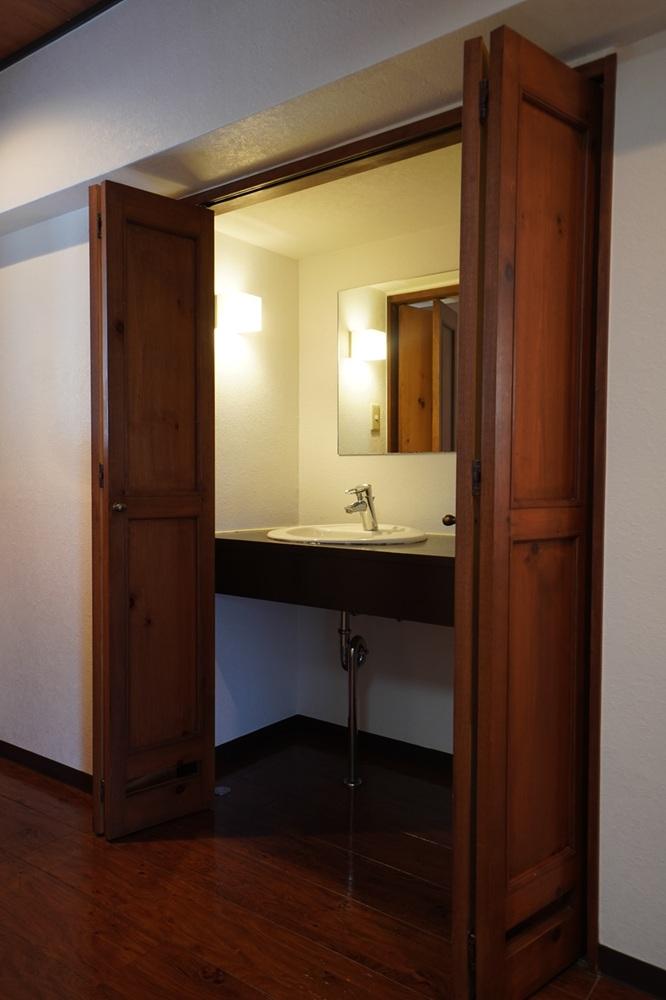 西宮市南越木岩町の賃貸物件/収納かと思ったら、洗面台を発見