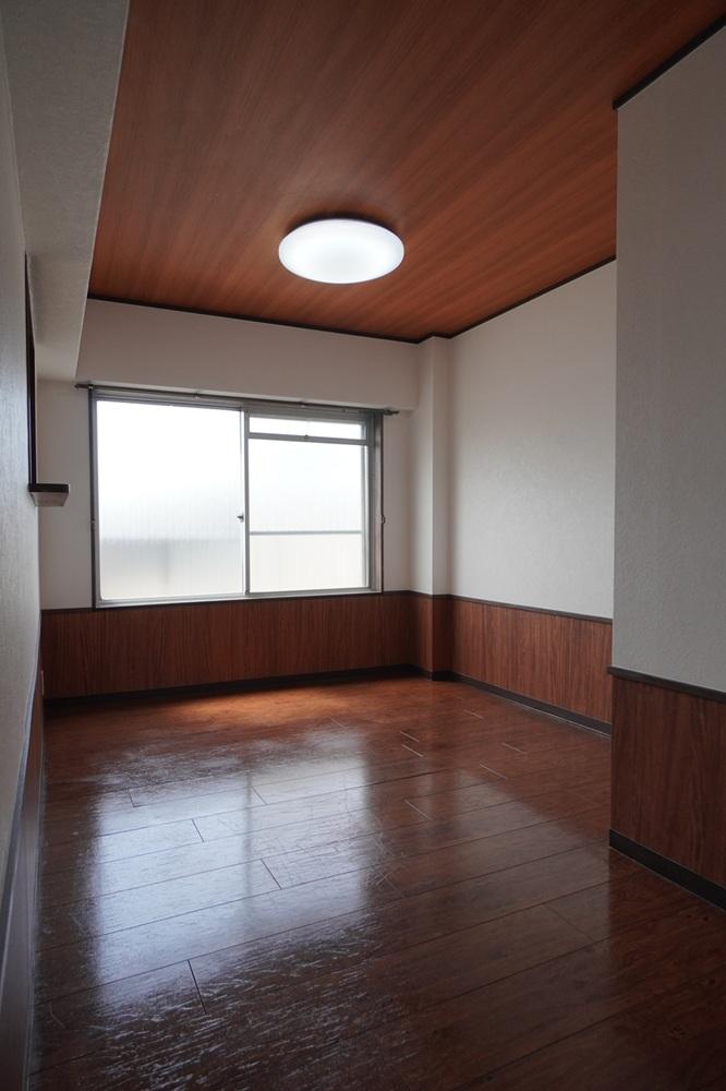 西宮市南越木岩町の賃貸物件/キッチンの裏にもゆとりある空間