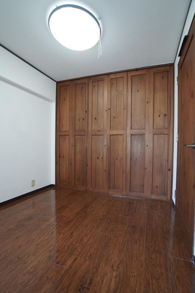 西宮市南越木岩町の賃貸物件/寝室にちょうどよさそうな洋室