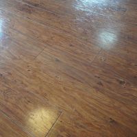 西宮市南越木岩町の賃貸物件/床にも無垢材が使われている