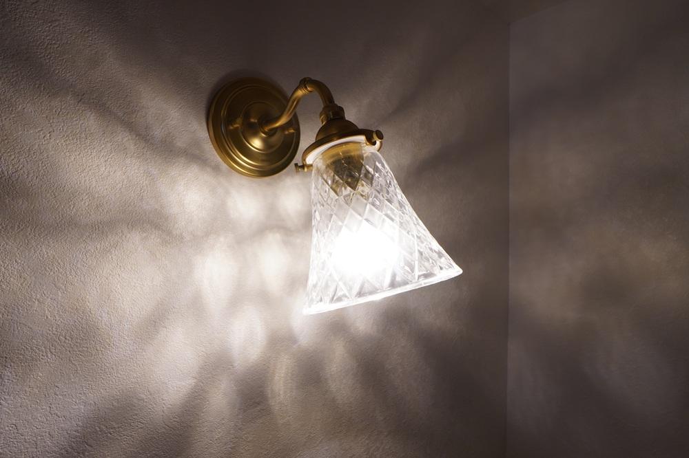 西宮市南越木岩町の賃貸物件/壁に落ちる光までいい照明