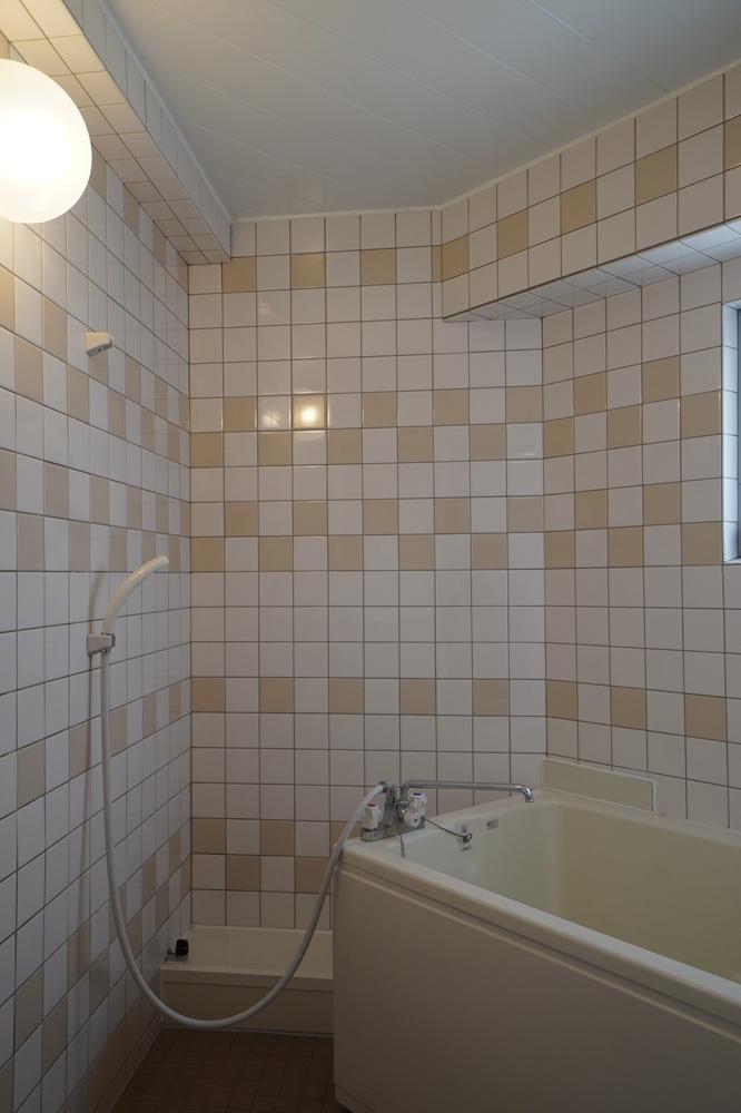 西宮市南越木岩町の賃貸物件/浴室にもタイルが