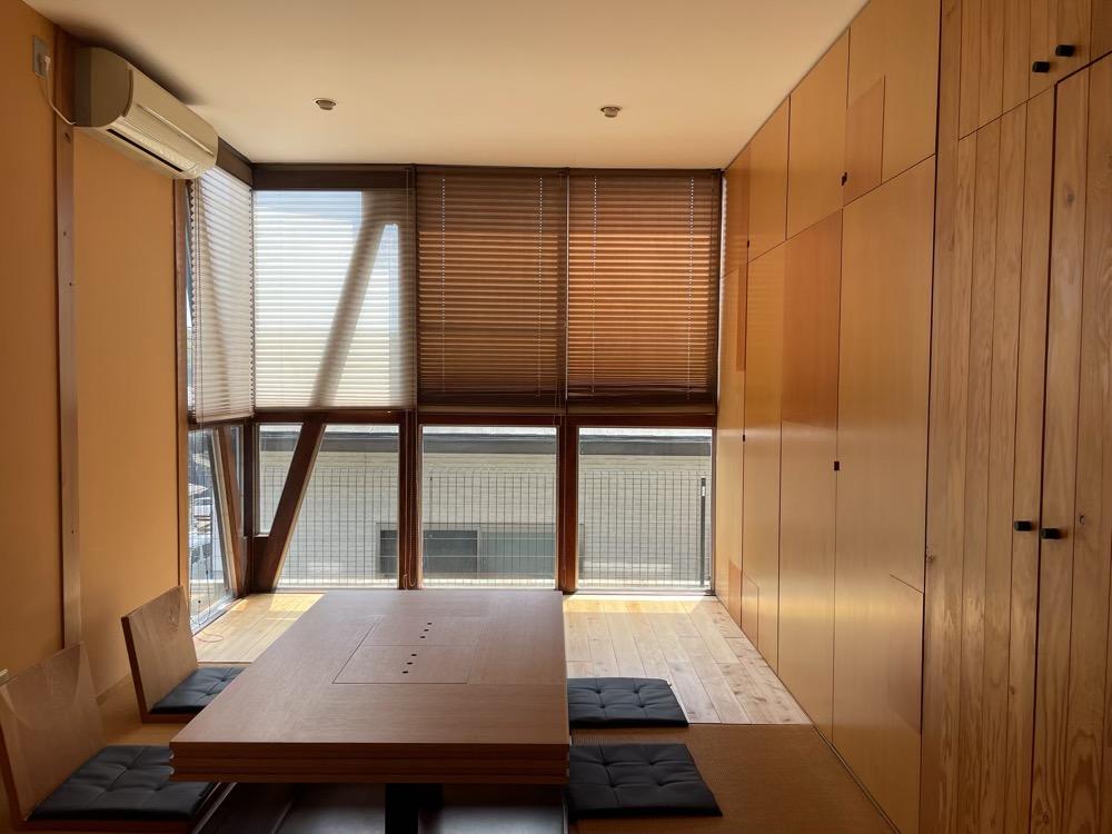 神戸市西区前開南町の売買物件/玄関の奥の和室で来客や打ち合わせスペースにも◎