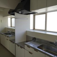 神戸市中央区北野町の賃貸物件/明るいキッチン。