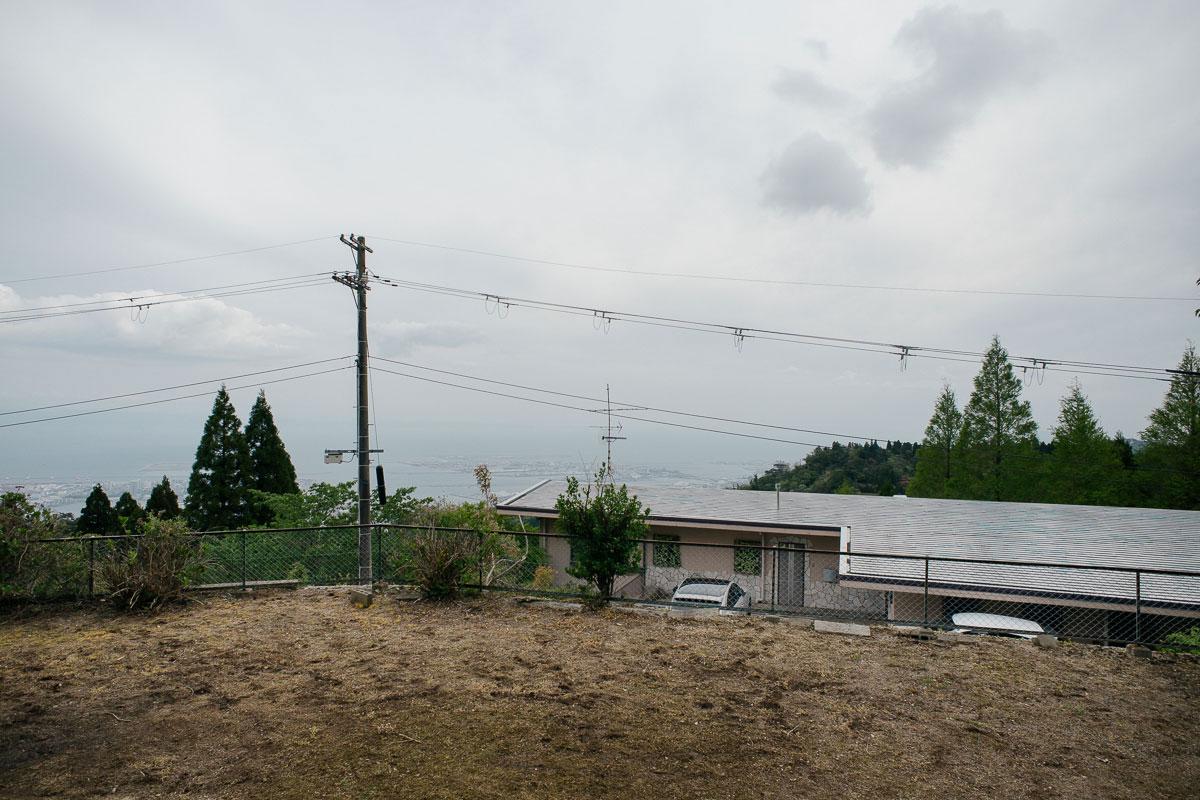 神戸市灘区六甲山町西谷山の売買物件/ベランダからの眺望、ガーデンテラスの向こうに海が！
