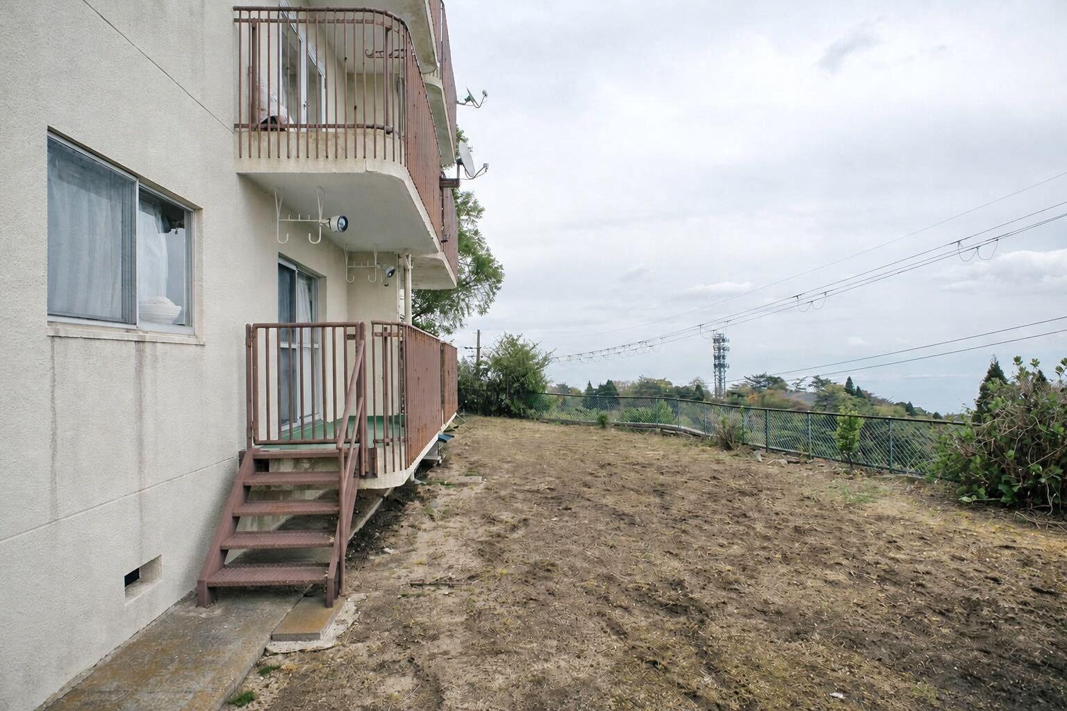 神戸市灘区六甲山町西谷山の売買物件/ベランダから先はガーデンテラス