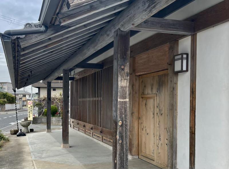 三木市大塚の売買物件/建具や柱にも古材が使われています