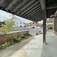 三木市大塚の売買物件/広い軒下スペース。テーブル椅子などを置くのも◎