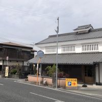 三木市大塚の売買物件/建物周りの様子、車通りが多くあります