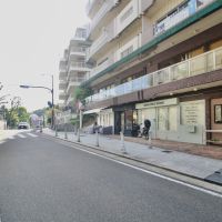 神戸市中央区北野町の売買物件/日中は観光客で賑わう異人館街のメインストリートに面しています。