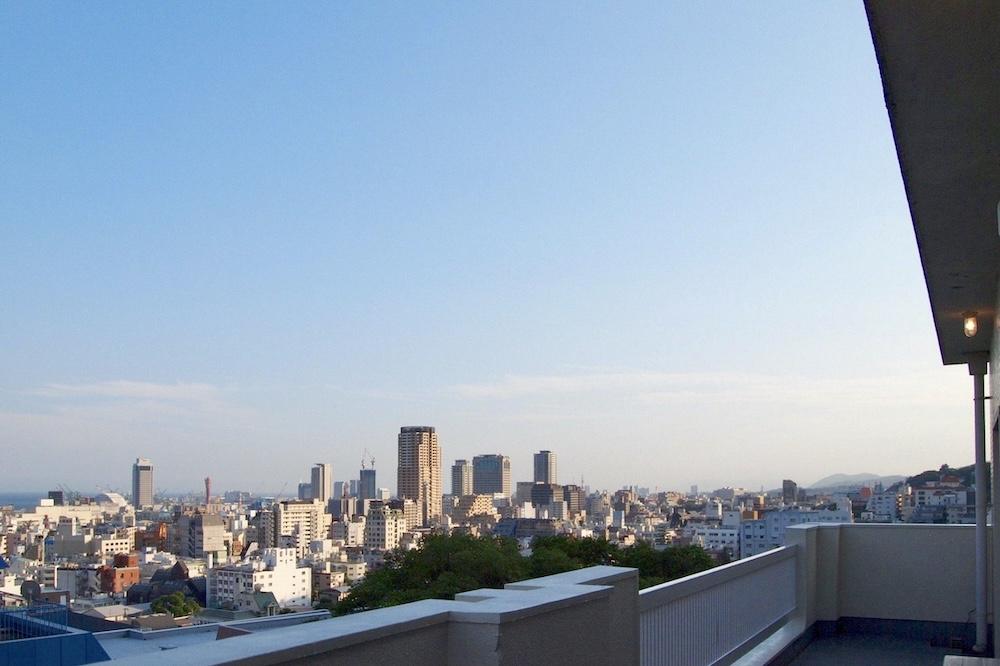 神戸市中央区北野町の売買物件/7階バルコニーから海まで見渡せる眺め。