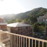 神戸市中央区北野町の売買物件/北側バルコニーから山を一望できます（7階）