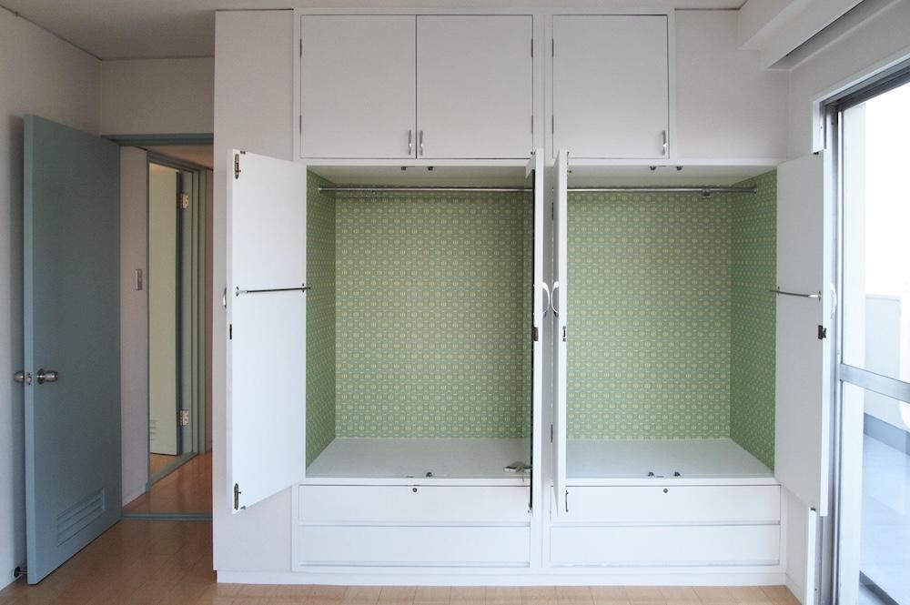 神戸市中央区北野町の売買物件/洋室の木製収納（7階）