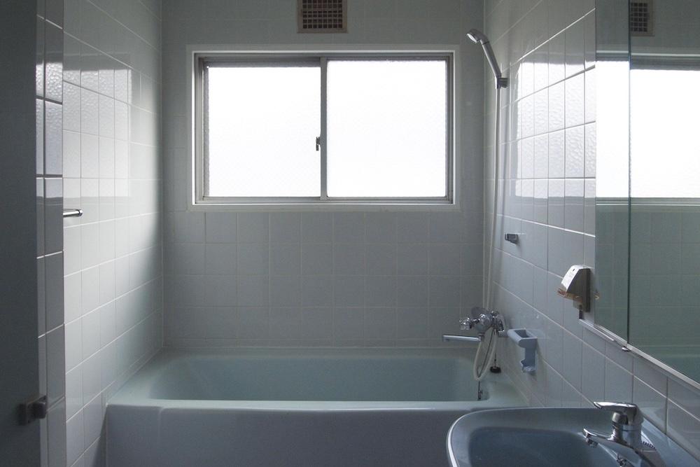 神戸市中央区北野町の売買物件/レトロタイルが残る、外国人仕様のバス・トイレ一体型（7階）