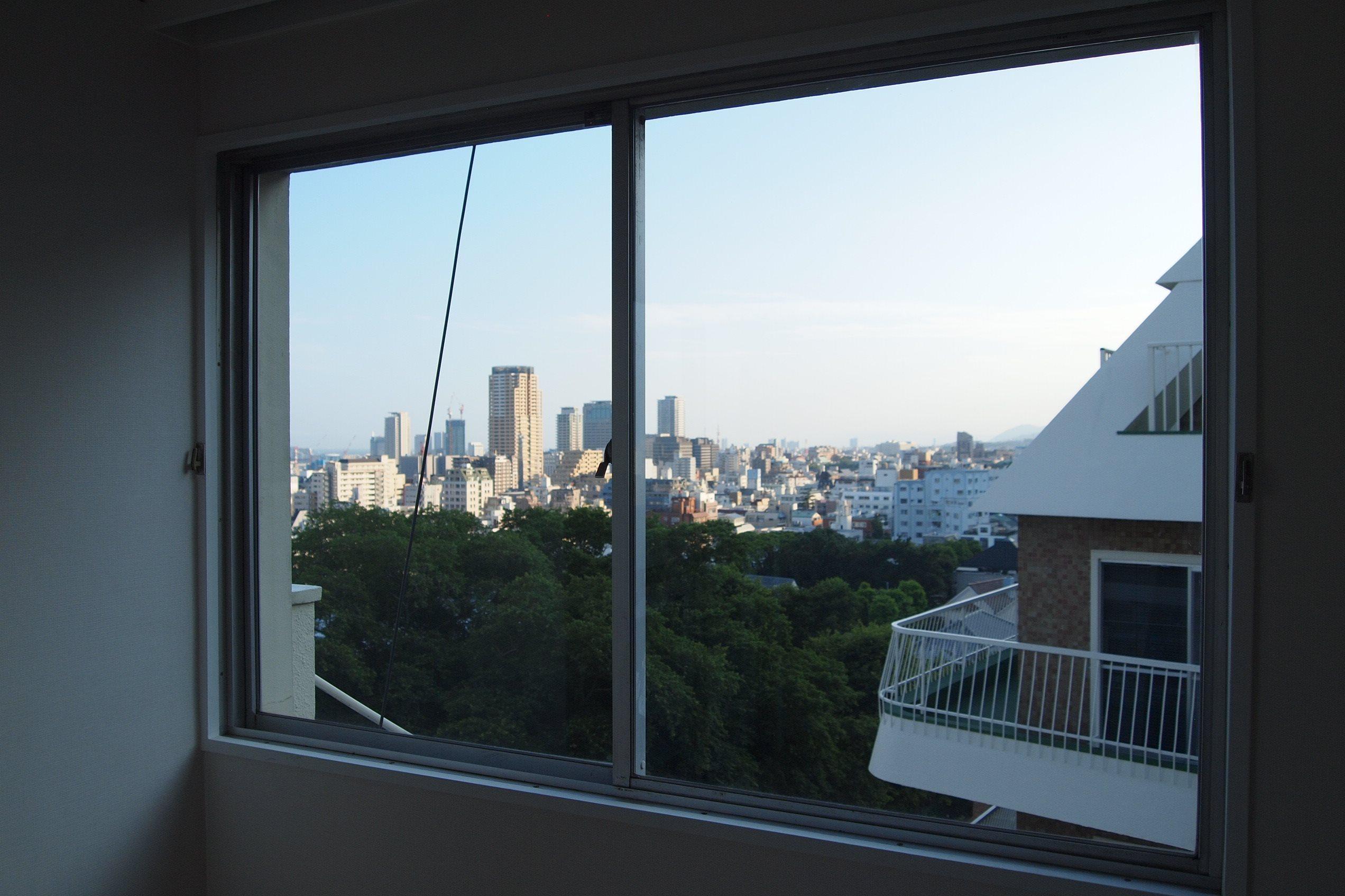 神戸市中央区北野町の売買物件/緑の先に市街地を望む（7階）