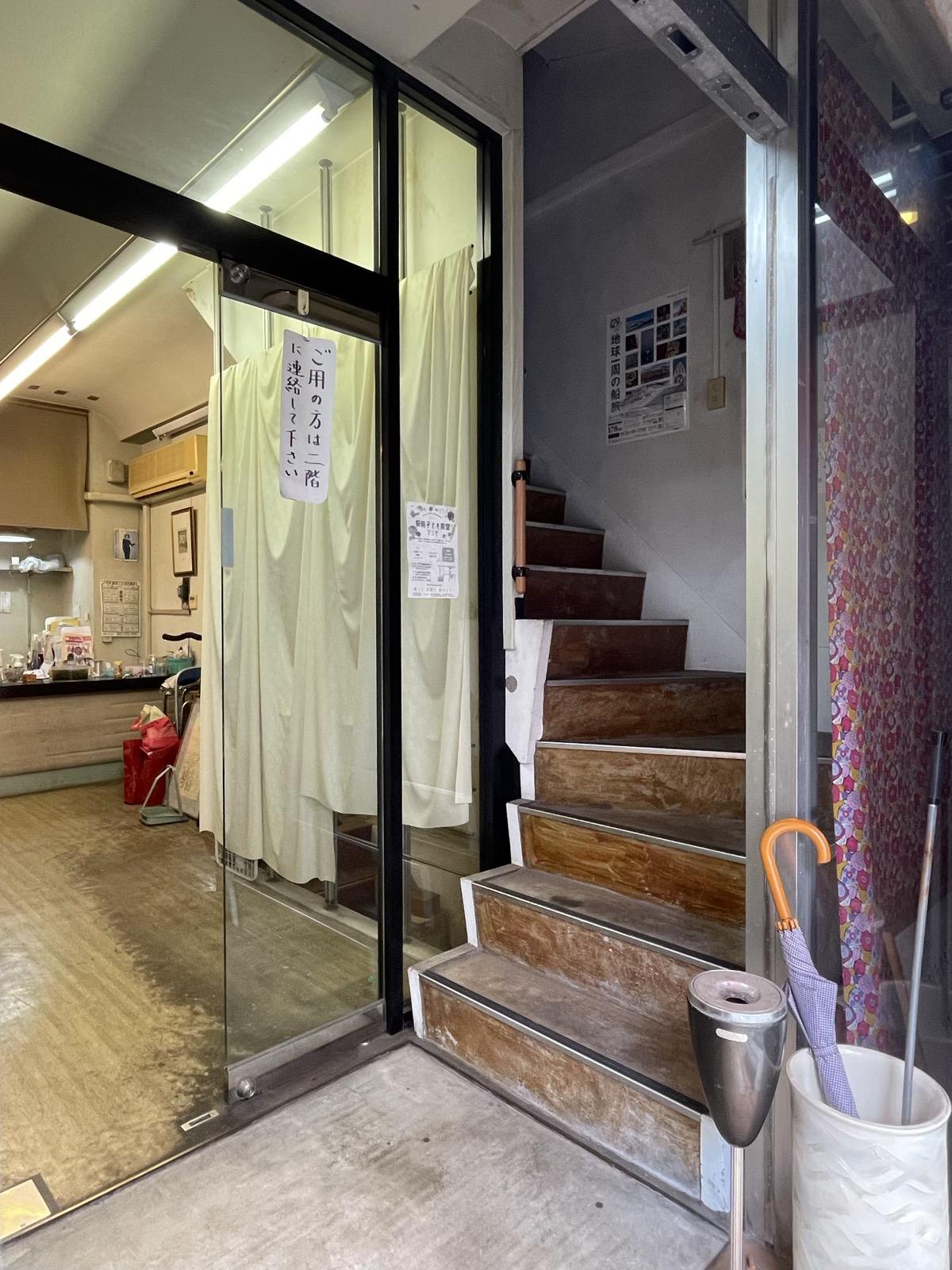 姫路市古二階町の賃貸物件/2階へと上がる階段