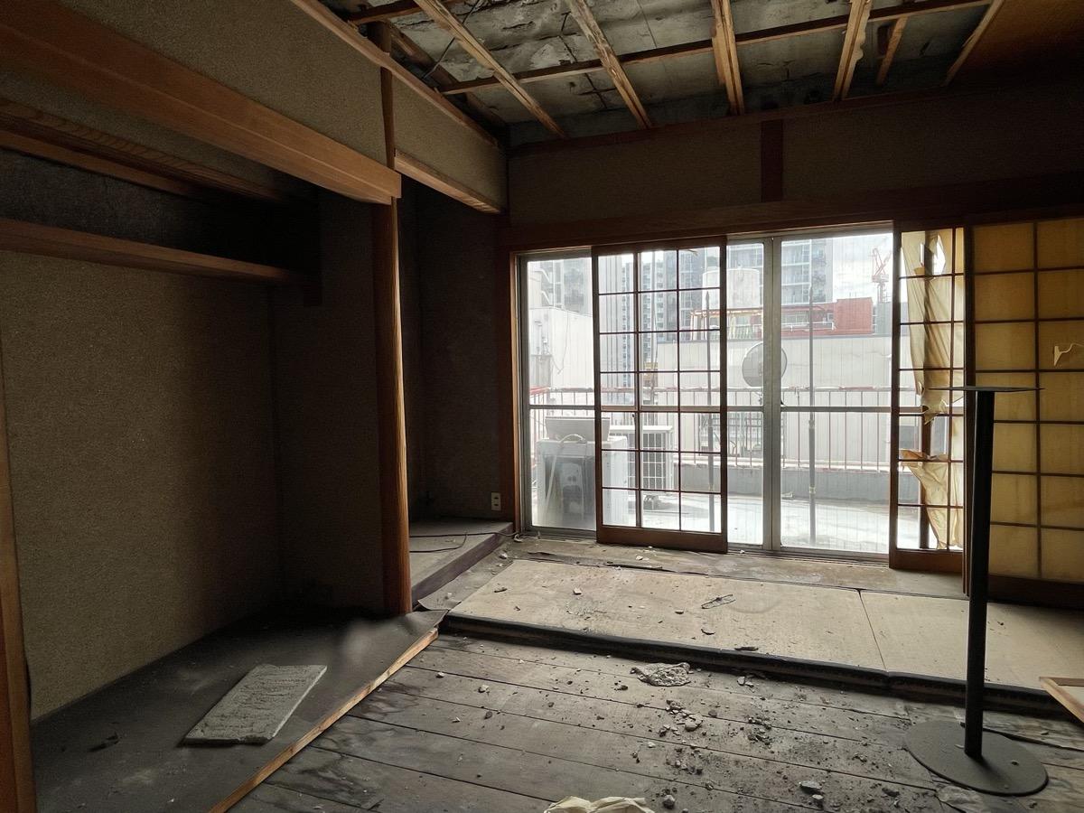 姫路市古二階町の賃貸物件/４階、この掃き出し窓からバルコニーに出ます