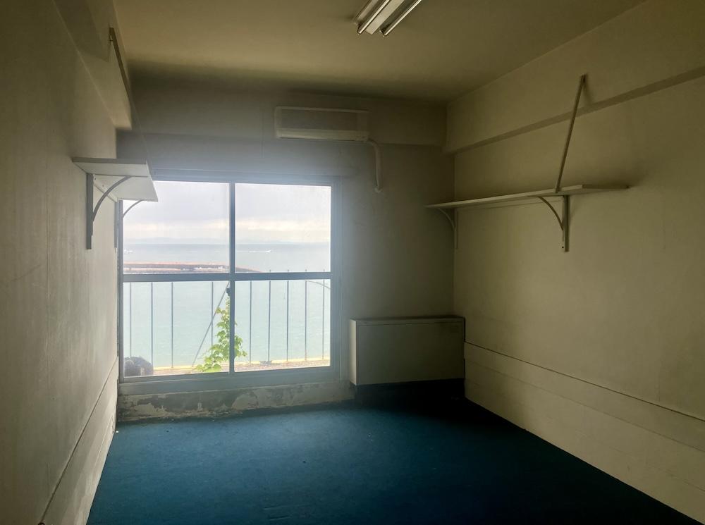 神戸市垂水区塩屋町の売買物件/南側の各部屋からは海を望むこの眺望。（※1階を除く）